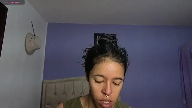 Snapshot of stephania_t chatting on June 4, 3:07 pm stephania t online show from June 4, 3:07 pm