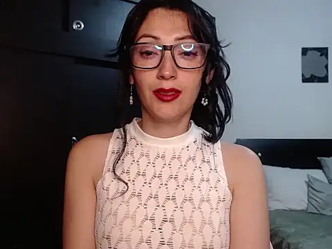 Snapshot of Alicee_moss chatting on July 24, 12:19 am Alicee moss online show from July 24, 12:19 am