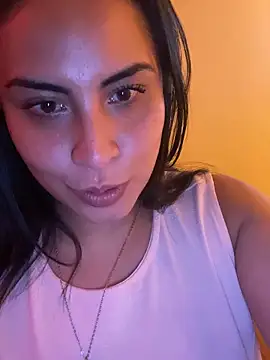 Snapshot of Effyvice13 chatting on June 17, 7:44 am Effyvice13 online show from June 17, 7:44 am