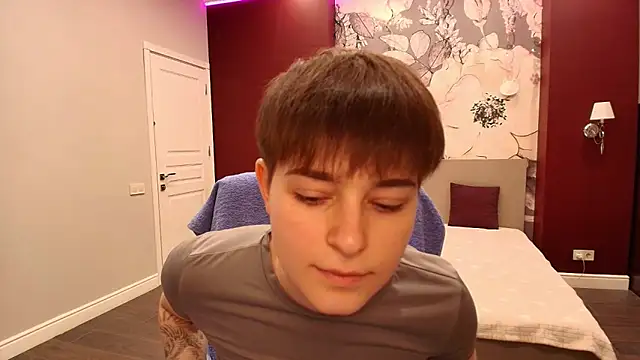 EmiliaYours online show from March 21, 2:42 pm