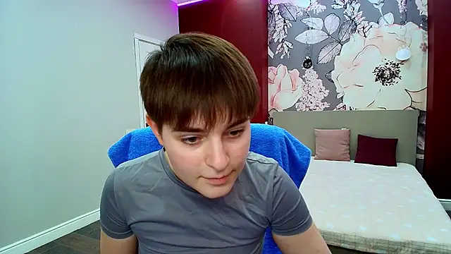 EmiliaYours online show from March 27, 3:23 pm