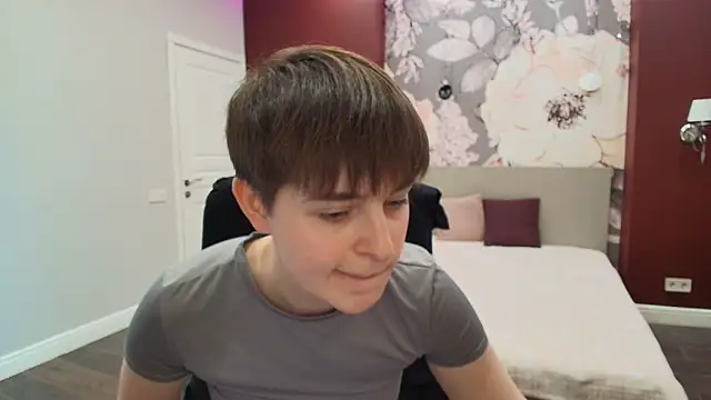 EmiliaYours online show from April 4, 2:03 pm