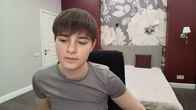 EmiliaYours online show from April 5, 2:47 pm