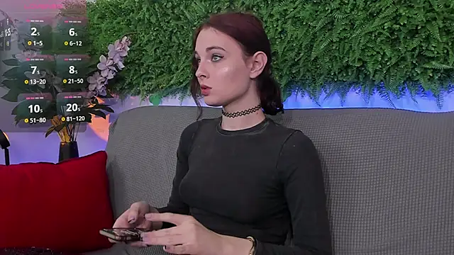 Snapshot of AprilAvery chatting on March 5, 4:13 pm AprilAvery online show from March 5, 4:13 pm