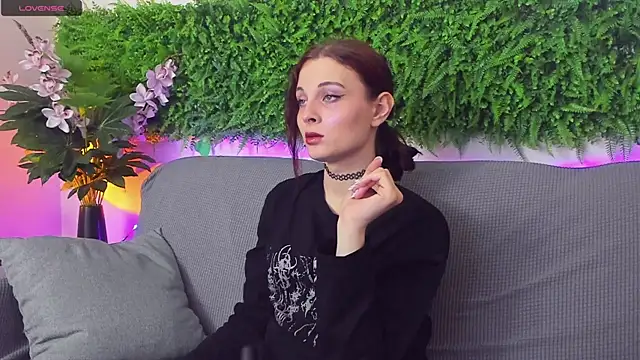 Snapshot of AprilAvery chatting on March 18, 4:15 pm AprilAvery online show from March 18, 4:15 pm