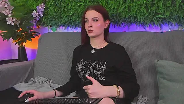 Snapshot of AprilAvery chatting on March 20, 10:07 pm AprilAvery online show from March 20, 10:07 pm