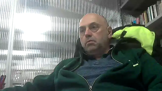 Snapshot of pantomax chatting on April 28, 11:32 pm pantomax online show from April 28, 11:32 pm