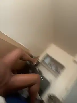 Snapshot of kelloggs202 chatting on December 18, 4:06 pm kelloggs202 online show from December 18, 4:06 pm