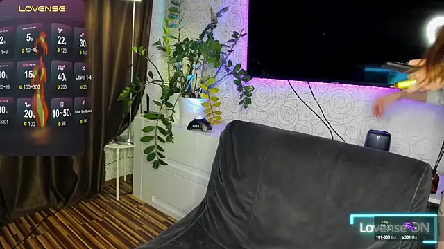 Snapshot of KentsMomAliss chatting on December 15, 6:07 am KentsMomAliss online show from December 15, 6:07 am