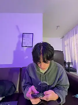 Snapshot of Ne0nn chatting on December 10, 8:08 am Ne0nn online show from December 10, 8:08 am