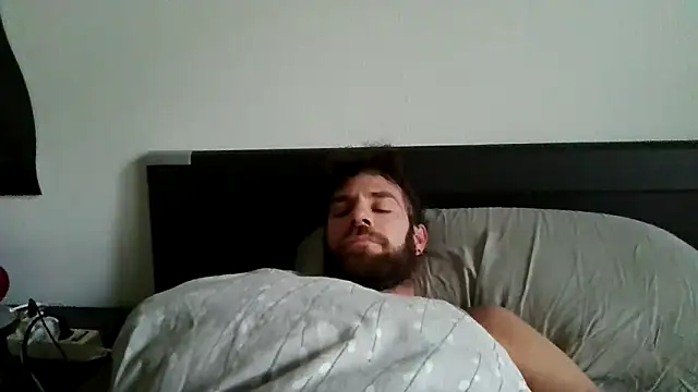 Snapshot of alpha-hunk chatting on October 25, 8:33 am alpha-hunk online show from October 25, 8:33 am