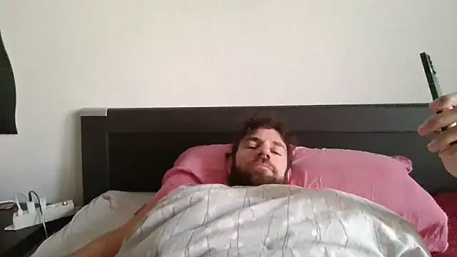 Snapshot of alpha-hunk chatting on October 29, 7:32 am alpha-hunk online show from October 29, 7:32 am