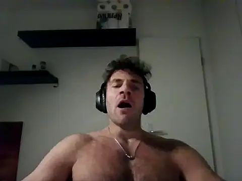 Snapshot of alpha-hunk chatting on November 9, 9:24 pm alpha-hunk online show from November 9, 9:24 pm