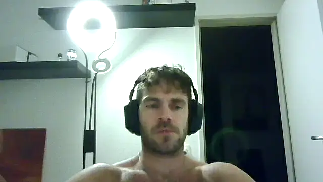 Snapshot of alpha-hunk chatting on November 18, 9:19 pm alpha-hunk online show from November 18, 9:19 pm