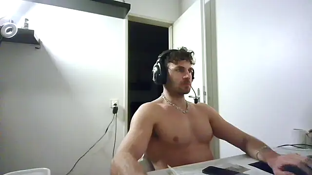 Snapshot of alpha-hunk chatting on December 13, 7:53 pm alpha-hunk online show from December 13, 7:53 pm