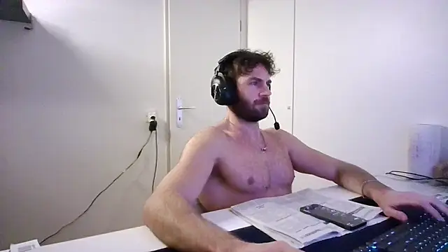 Snapshot of alpha-hunk chatting on January 5, 5:27 pm alpha-hunk online show from January 5, 5:27 pm