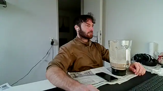 Snapshot of alpha-hunk chatting on January 9, 11:02 am alpha-hunk online show from January 9, 11:02 am