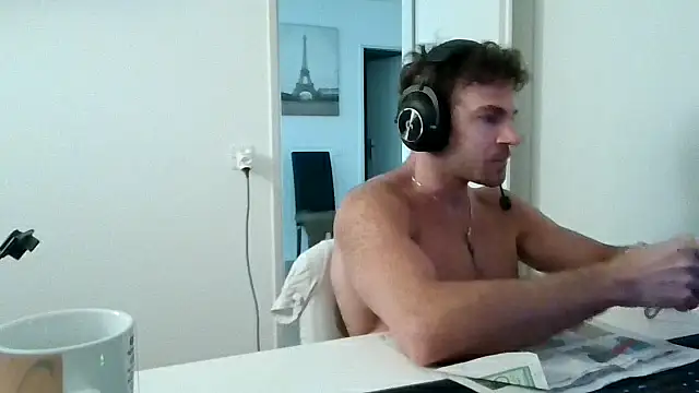 Snapshot of alpha-hunk chatting on June 20, 7:55 am alpha-hunk online show from June 20, 7:55 am