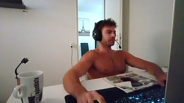 Snapshot of alpha-hunk chatting on June 21, 9:01 am alpha-hunk online show from June 21, 9:01 am