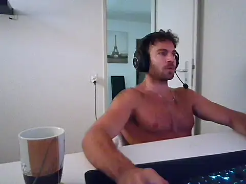 Snapshot of alpha-hunk chatting on June 28, 8:53 am alpha-hunk online show from June 28, 8:53 am