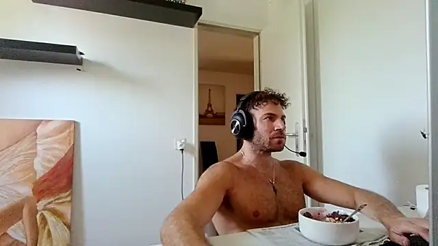 Snapshot of alpha-hunk chatting on June 29, 10:37 am alpha-hunk online show from June 29, 10:37 am