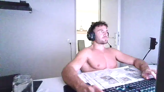 Snapshot of alpha-hunk chatting on July 6, 4:20 pm alpha-hunk online show from July 6, 4:20 pm