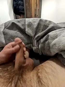 Snapshot of NiceBone000 chatting on December 4, 11:02 pm NiceBone000 online show from December 4, 11:02 pm