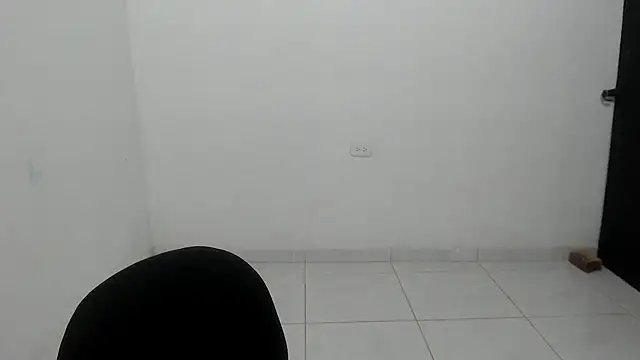 Snapshot of estefania224 chatting on May 9, 2:28 am estefania224 online show from May 9, 2:28 am