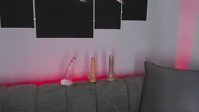 Snapshot of maddy_walker chatting on December 7, 8:16 pm maddy walker online show from December 7, 8:16 pm