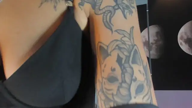 Snapshot of maddy_walker chatting on December 10, 9:00 pm maddy walker online show from December 10, 9:00 pm