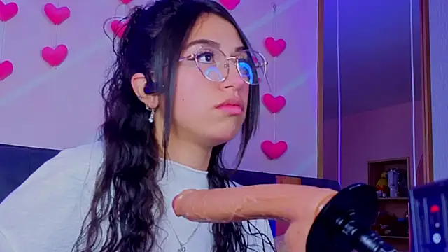 MadyJackson online show from April 7, 12:05 pm