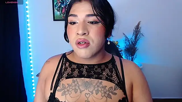 Snapshot of alexiaaross chatting on May 31, 6:21 am alexiaaross online show from May 31, 6:21 am