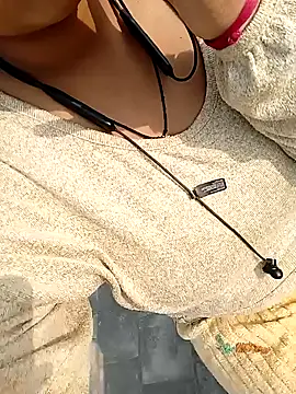 ruhi2003 online show from December 9, 4:23 am