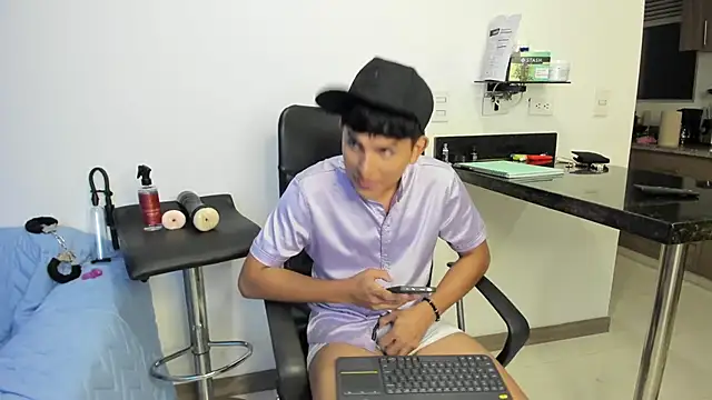 Snapshot of Lyam_ap chatting on January 18, 7:28 am Lyam ap online show from January 18, 7:28 am