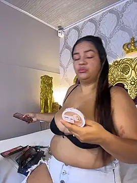 KendralHolson online show from April 2, 4:32 am