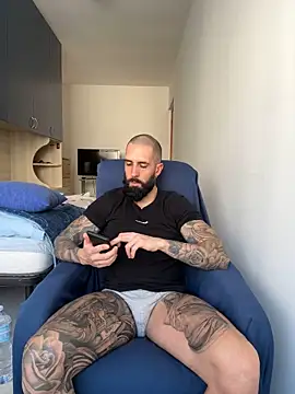 Snapshot of Gioeltoro89 chatting on April 24, 3:14 pm Gioeltoro89 online show from April 24, 3:14 pm