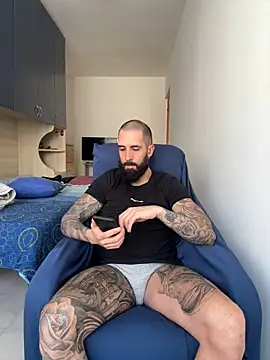 Snapshot of Gioeltoro89 chatting on April 29, 2:43 pm Gioeltoro89 online show from April 29, 2:43 pm