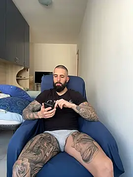 Snapshot of Gioeltoro89 chatting on May 2, 3:06 pm Gioeltoro89 online show from May 2, 3:06 pm