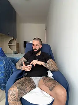 Snapshot of Gioeltoro89 chatting on May 10, 2:33 pm Gioeltoro89 online show from May 10, 2:33 pm