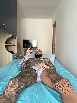 Snapshot of Gioeltoro89 chatting on May 31, 2:13 pm Gioeltoro89 online show from May 31, 2:13 pm