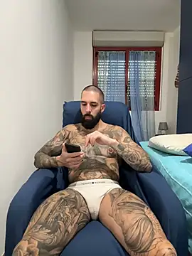 Snapshot of Gioeltoro89 chatting on June 11, 6:17 pm Gioeltoro89 online show from June 11, 6:17 pm