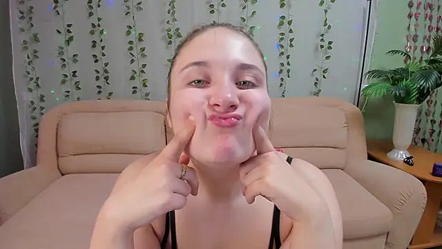 Snapshot of Miss_Elsa_ chatting on April 27, 3:37 am Miss Elsa online show from April 27, 3:37 am