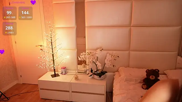 Snapshot of Lilly_Colins chatting on May 14, 7:20 pm Lilly Colins online show from May 14, 7:20 pm
