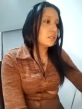 Snapshot of cami_victoria chatting on January 5, 6:44 pm cami victoria online show from January 5, 6:44 pm