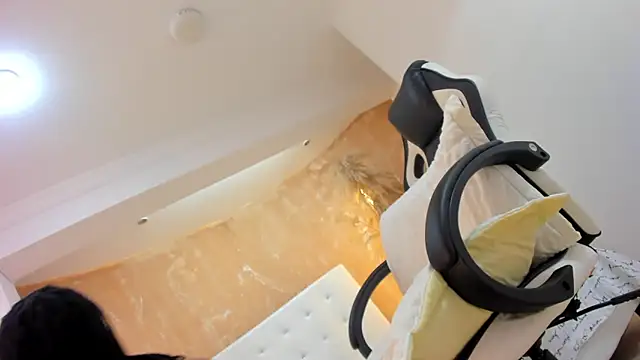 Snapshot of APRILL_FOXX chatting on February 18, 3:53 am APRILL FOXX online show from February 18, 3:53 am