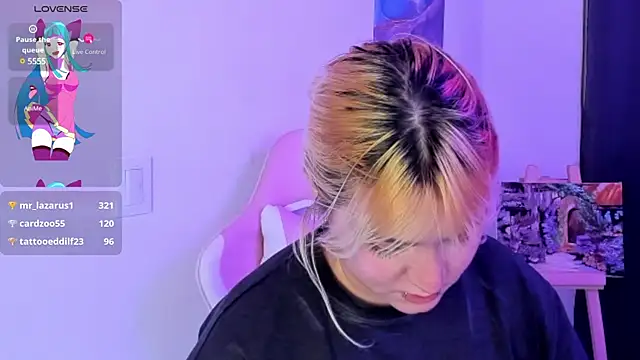 Snapshot of Pretty__zoe chatting on February 11, 6:30 am Pretty  zoe online show from February 11, 6:30 am