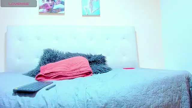 IssabellaJones online show from March 22, 4:43 pm