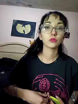 Snapshot of HighLilith chatting on January 22, 6:42 am HighLilith online show from January 22, 6:42 am