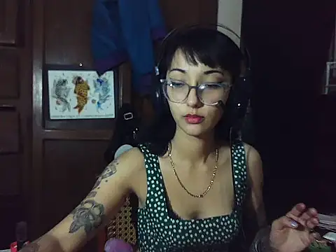 Snapshot of HighLilith chatting on February 4, 4:48 am HighLilith online show from February 4, 4:48 am