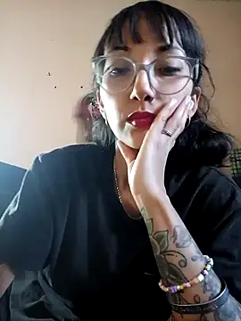 Snapshot of HighLilith chatting on February 4, 10:45 pm HighLilith online show from February 4, 10:45 pm